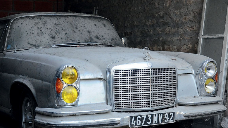 Очень редкий Mercedes-Benz 280 SE из 1971 года с 230-сильным двигателем. Машину, простоявшую в гараже 15 лет, продали на аукционе всего за 33 844 евро